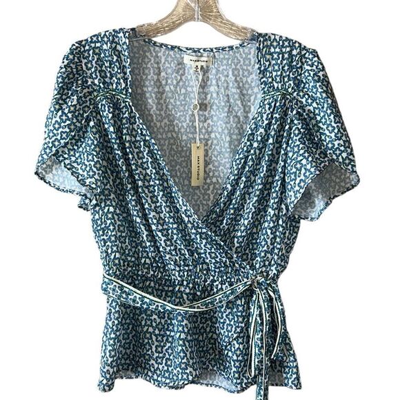 NEW Max Studio Blue And White Floral Top - Picture 1 of 6